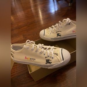 Burberry sneakers - worn 1x.